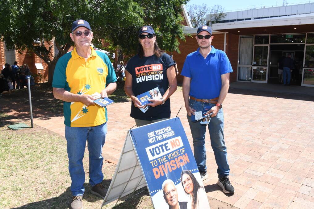 Nita and Ian Morris with Ben Orford at the Dubbo Uniting Church polling place. Picture by Amy McIntyre