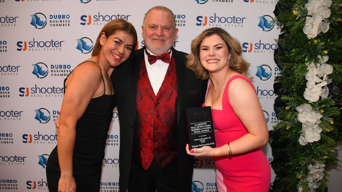 Emma Trudgett (L) and Brandi Gray (R) with their Baby Rhino award and Air Link general manager Ron O'Brien. Picture by Amy McIntyre