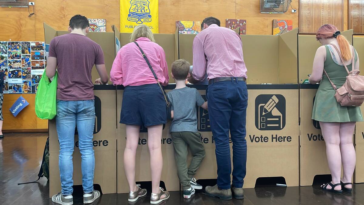 NSW Labor leader Chris Minns and his wife, Anna, vote in the state election on March 25, 2023 at Carlton South Public School in Mr Minnss seat of Kogarah. Their son, George, stands between them. Picture by Saffron Howden