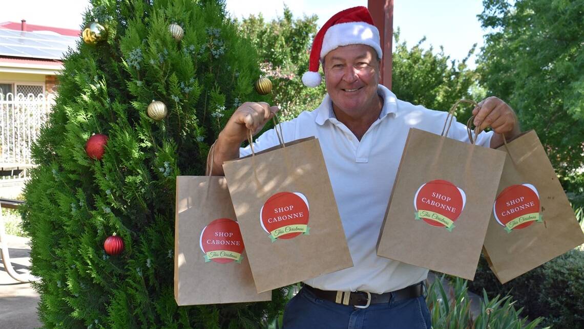 Cabonne Shire mayor, Kevin Beatty looks forward to the second Molong Christmas Shopping Night on December 1. Picture from Cabonne Council website.