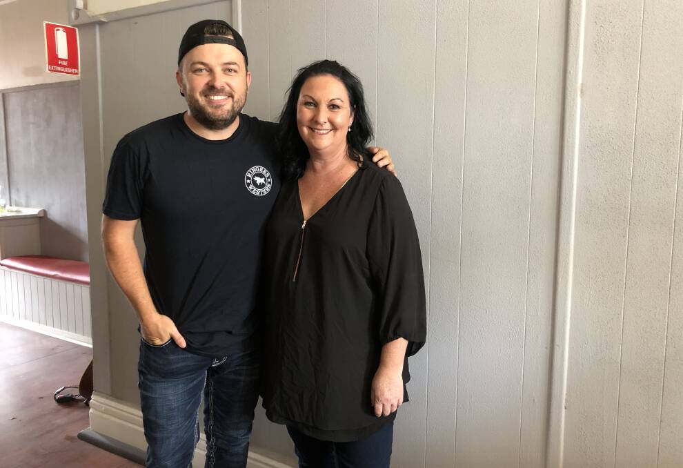 Country singer Travis Collins with Freemason's Hotel pub manager Kim Stojanov in March of 2021. Picture by Emily Gobourg.