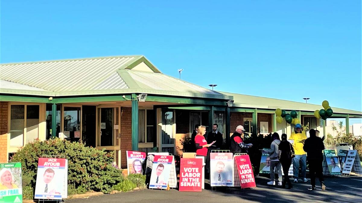 COBRA ST PRE-POLL CENTRE. Thousands of registered voters flocked to the pre-poll centre at 251 Cobra St, Dubbo. PICTURE: ELIZABETH FRIAS