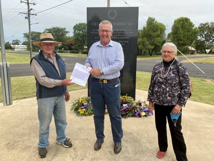 Parkes MP Mark Coulton with members of the Pallamawalla War Memorial erected at the town centre. Picture: Supplied 