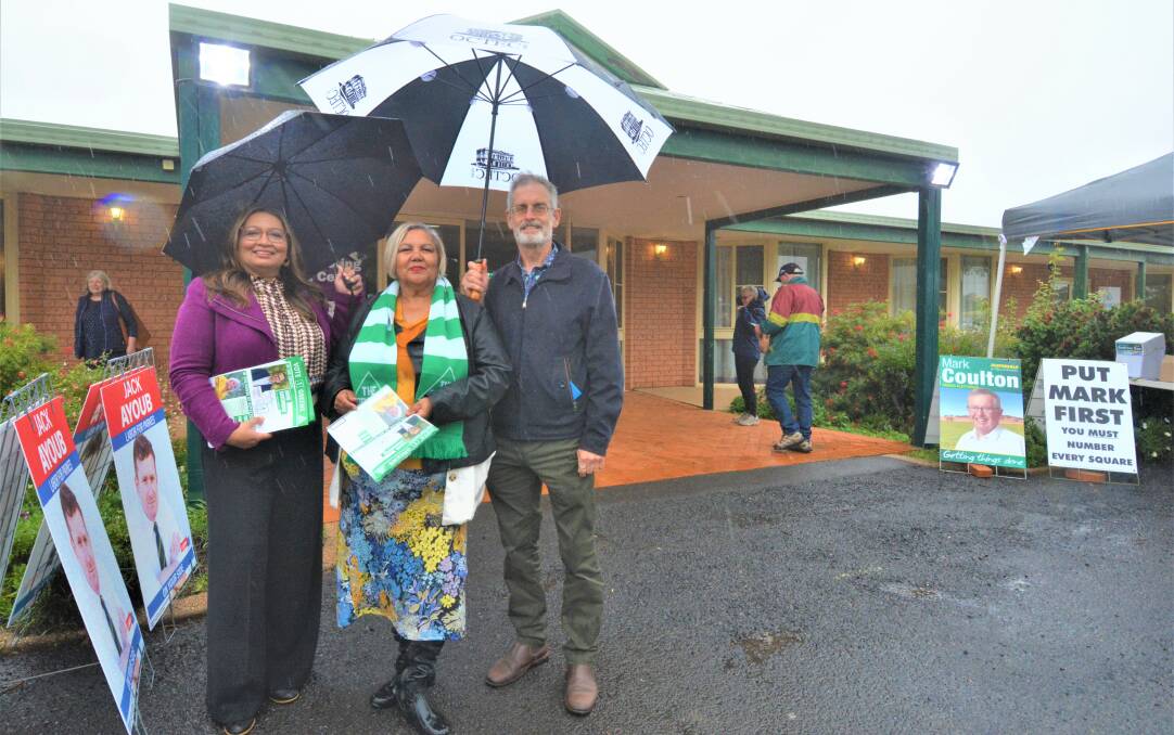 RAINY DAY: Sydney senator Mehreen Faruqi, Trish Frail and Stephen Nugent at Dubbo pre-poll centre on Thursday. Picture: ELIZABETH FRIAS