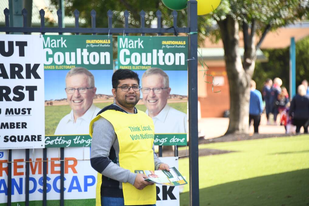 The volunteers of the political parties at the 2022 federal election in Parkes electorate. PICTURES: AMY MCINTYRE