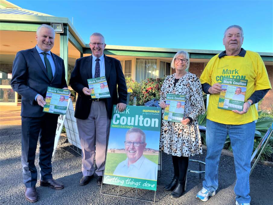 DUBBO CAMPAIGN. Mark Coulton and his wife Robyn joined by ex-deputy PM and Riverina MP Michael McCormack and volunteer Phil Knight on first day of pre-poll at Dubbo. PICTURE: ELIZABETH FRIAS