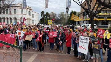 Teachers from public and private schools in Dubbo-Orana and Central West schools held a protest action at Dubbo on 30 June, 2022. Picture: Elizabeth Frias