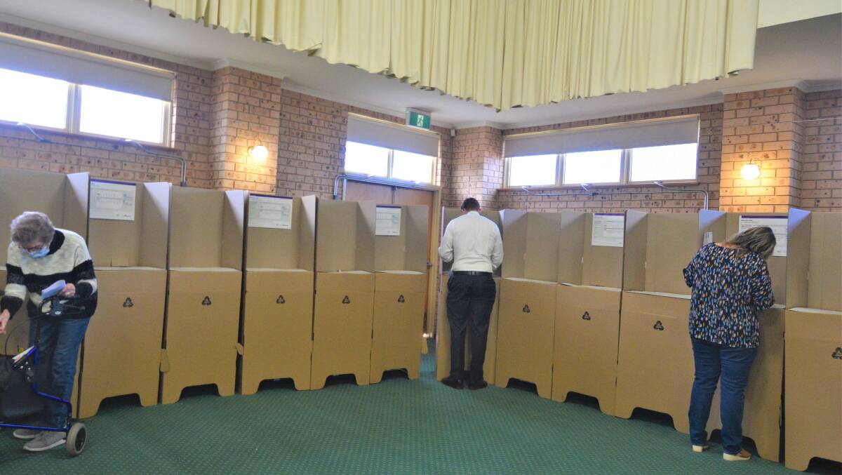 DUBBO BOOTH . Labor candidate Jack Ayoub (centre) filling his ballot paper at Cobra St, Dubbo NSW pre-poll centre on Wednesday, May 18. PICTURE: ELIZABETH FRIAS