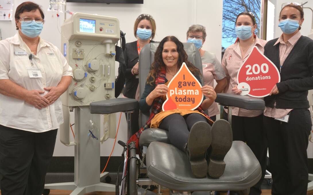 Donor Angela Brooke, front centre, with Sharon Parker, left, Suanne Taunton, Kendy Thomas, Stacie Wilkinson and Lauren Miller at the Lifeblood centre in Dubbo. Picture: Bageshri Savyasachi