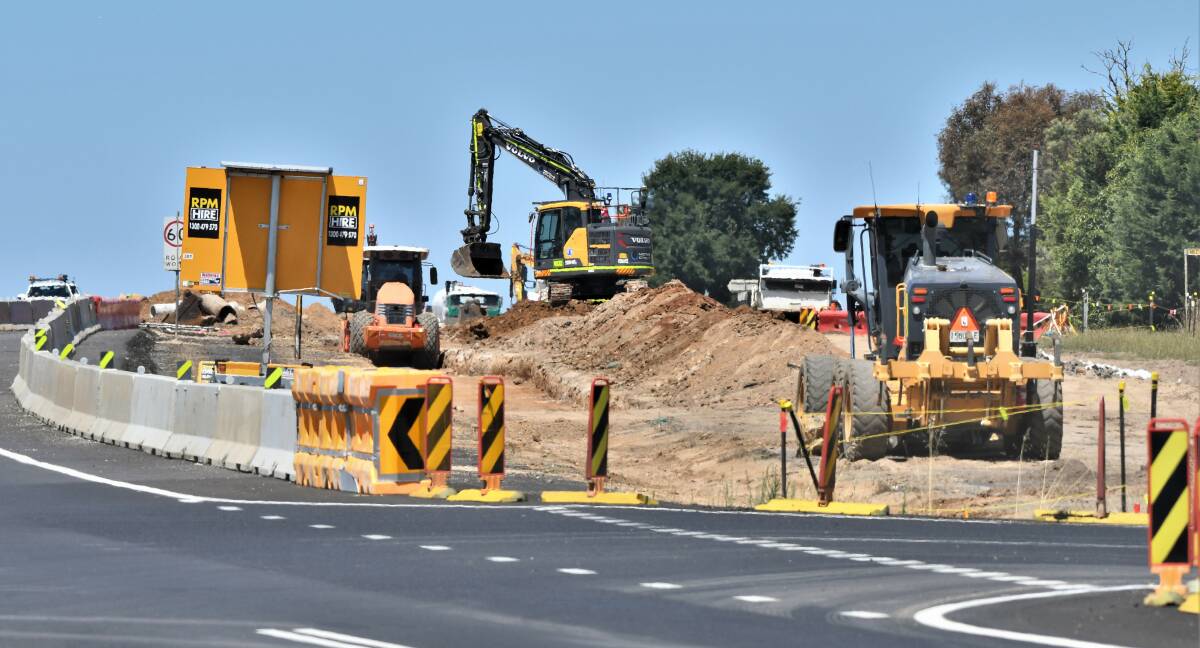 Roadworks continue on the Great Western Highway at the Sydney end of Raglan. Picture by Chris Seabrook 020623craglan4