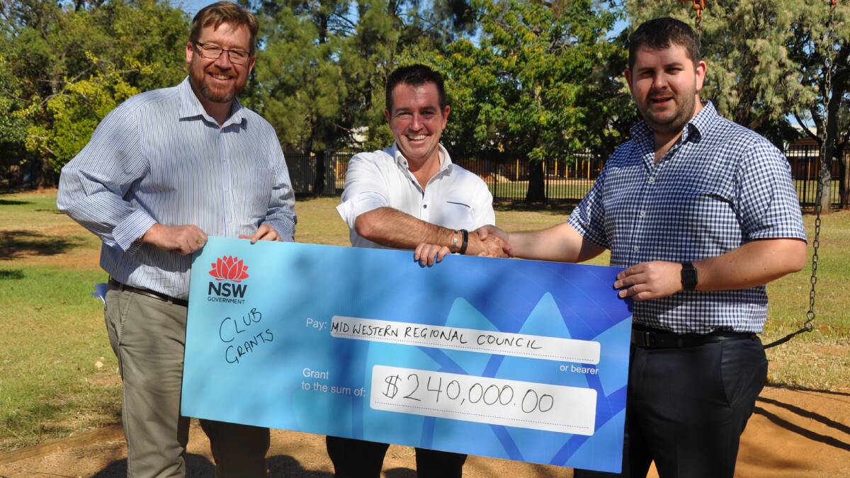 Development Great Assets: Member for Dubbo Troy Grant, Minister for Racing Paul Toole, and Deputy Mayor Paul Cavalier.
