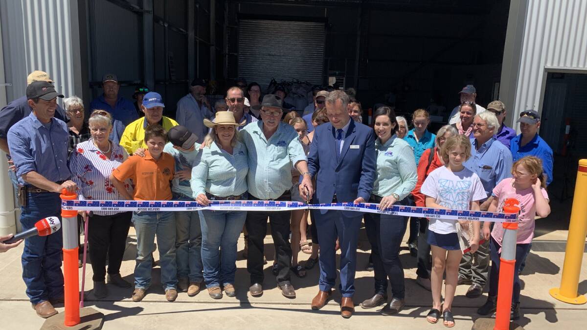 Dubbo Mayor Ben Shields and members from Aussie Helpers cut the ribbon to officially open their new depot.