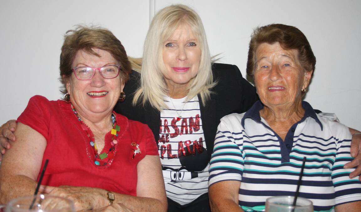 The Macquarie Ladies celebrated a great year of fellowship and bowls with a Christmas Party held at the Macquarie Club On Monday December 2.