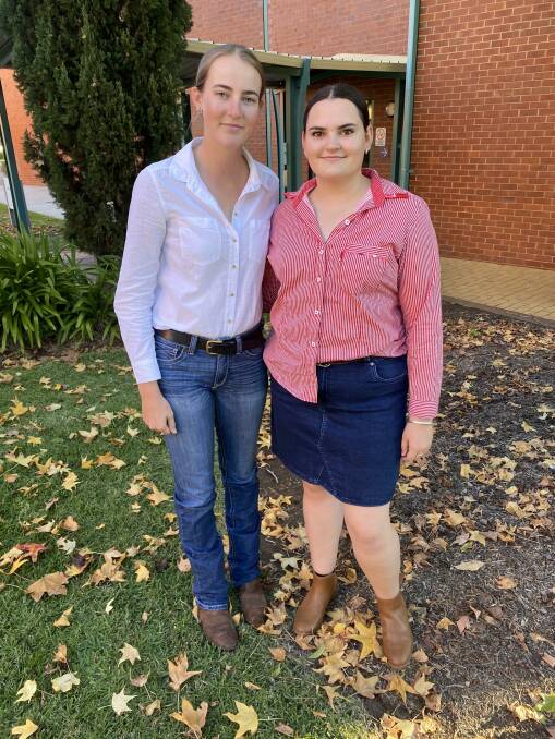 Nicola Hartley (IMG_2205, in pink shirt, pictured with Kristina Meurs from Wagga) is a Bachelor of Animal Science student that received the Dubbo Regional Council Scholarship. 