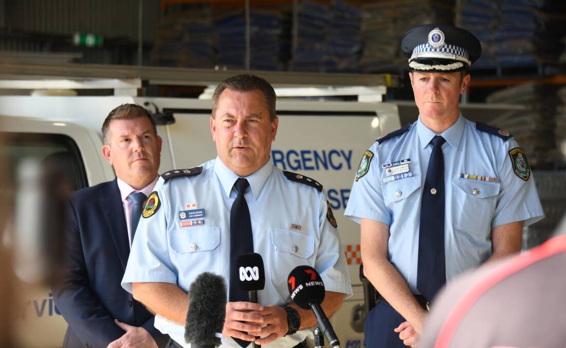 SES Chief Superintendant David Monk (centre), Dubbo MP Dugald Saunders and NSW Police - Assistant Commissioner Brett Greentree. Picture by Amy McIntyre 