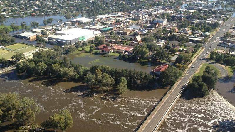 Flooding continues in Cowra, Forbes and Parkes as towns are cut off from their CBD