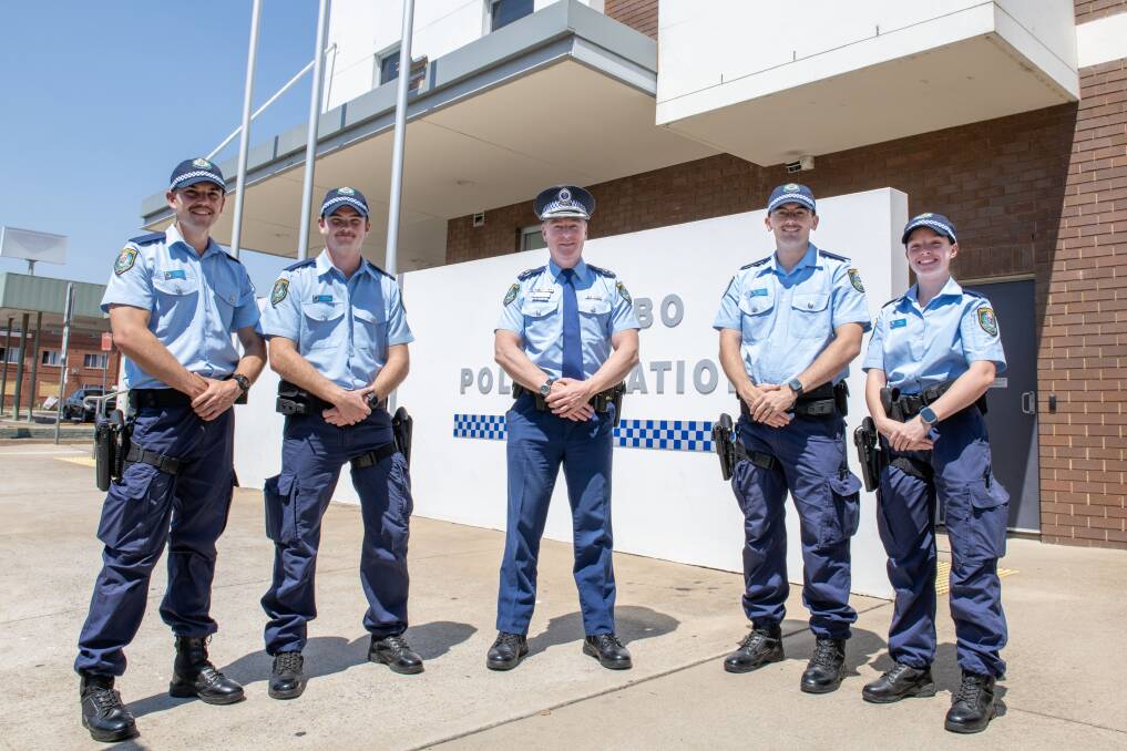 New constables Taylor Windle, Jack Horsemen, James Walker and Airlie Edmed with Superintendent Timothy Chinn (middle) stand together. Picture by Belinda Soole 