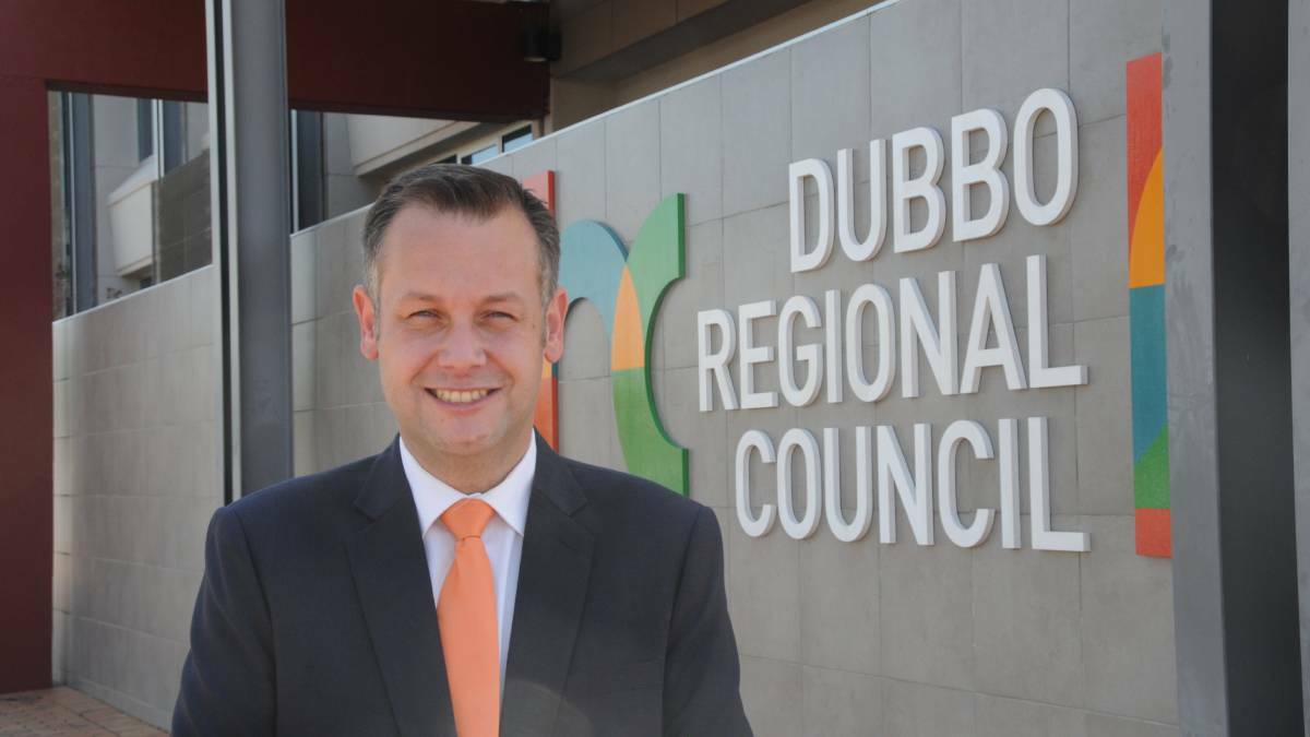 Mayor predicted royal visit and drew royal connections between Dubbo and Kensington Palace
