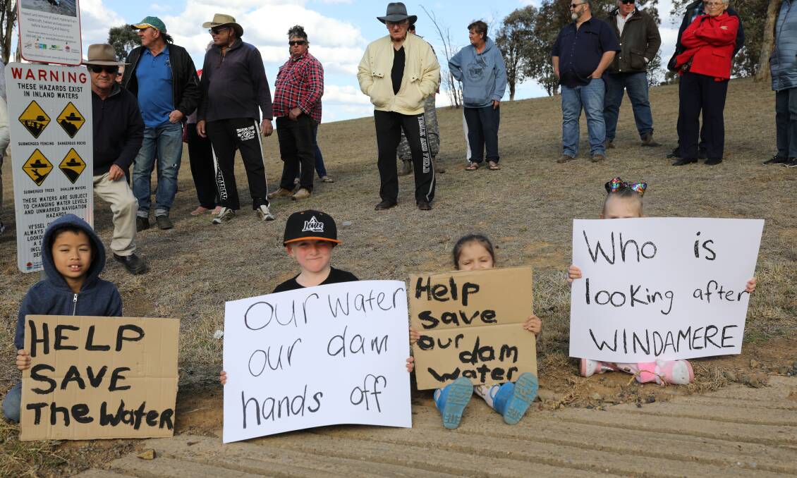 Protesters gathered at the boat ramp at Windamere Dam on Saturday with an aim to show their opposition to a plan by WaterNSW to perform bulk water transfer from Windamere Dam to Burrendong Dam in September.