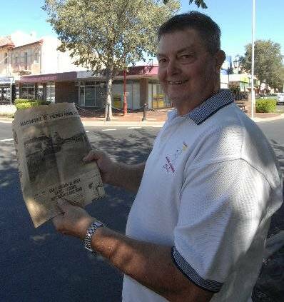 Tom Gray in 2012, with the old Dubbo Liberal report of the 1955 floods. Picture by BELINDA SOOLE
