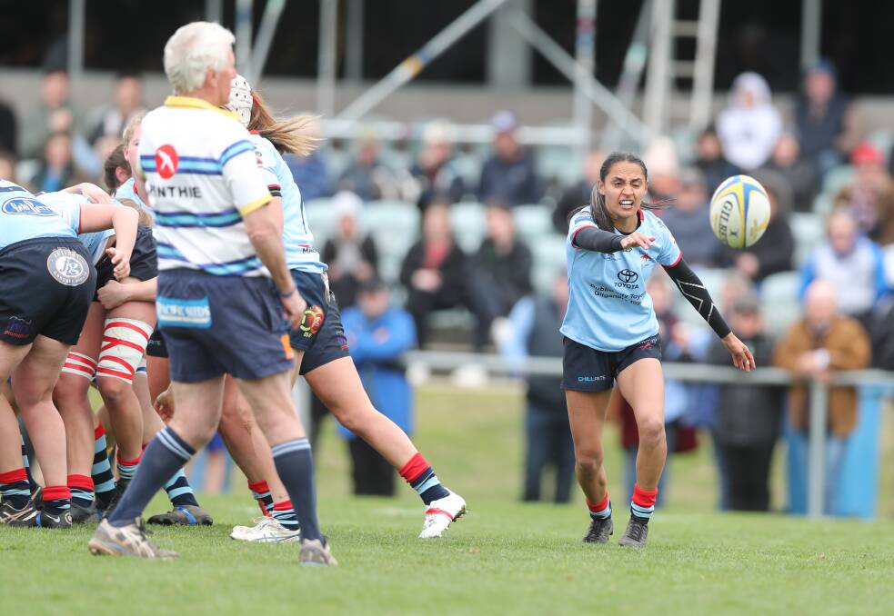 Dubbo Roolettes scrumhalf-skipper Janalee Conroy fires the ball out to her back line. Picture by Phil Blatch