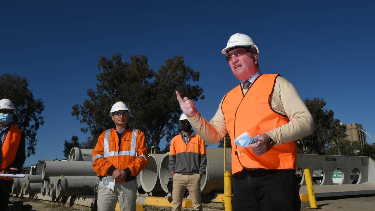 Deputy Prime Minister Barnaby Joyce says he is determined to finalise approvals for the Narromine to Narrabri section of the Inland Rail project before the next federal election. Photo: Gareth Gardner 