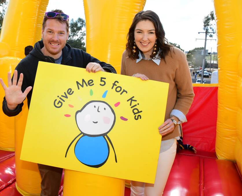 FUND RAISERS: Alo Baker and Pippa Moore helped promote the Give Me 5 for Kids initiative in Dubbo. Photo: AMY MCINTYRE
