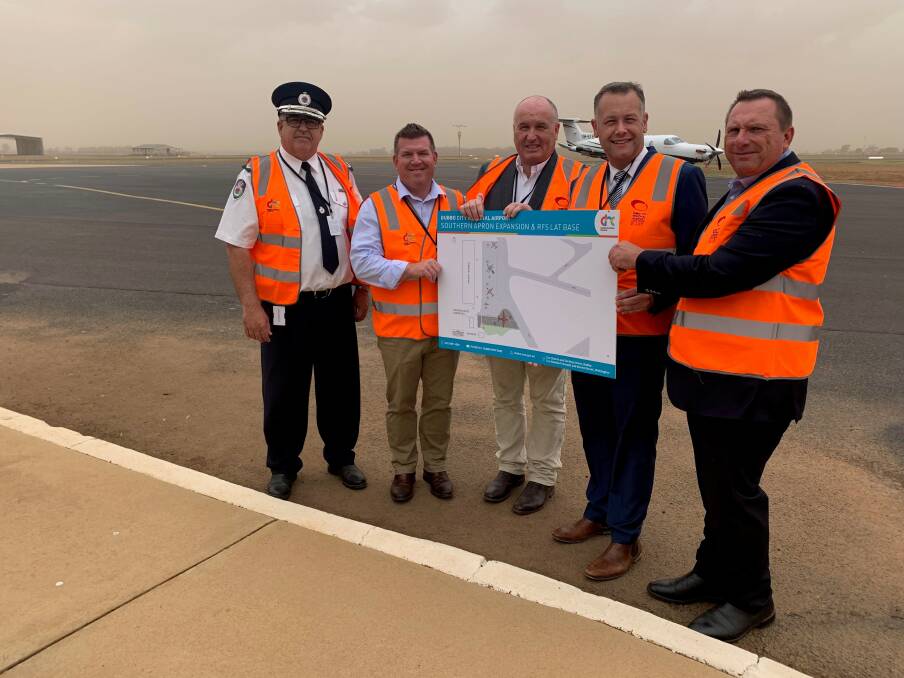 GOOD NEWS: NSW RFS Assistant Commissioner Peter McKechnie, Member for Dubbo Dugald Saunders, Police and Emergency Services Minister David Elliott, Dubbo mayor Ben Shields and Councillor Greg Mohr. Photo: SUPPLIED