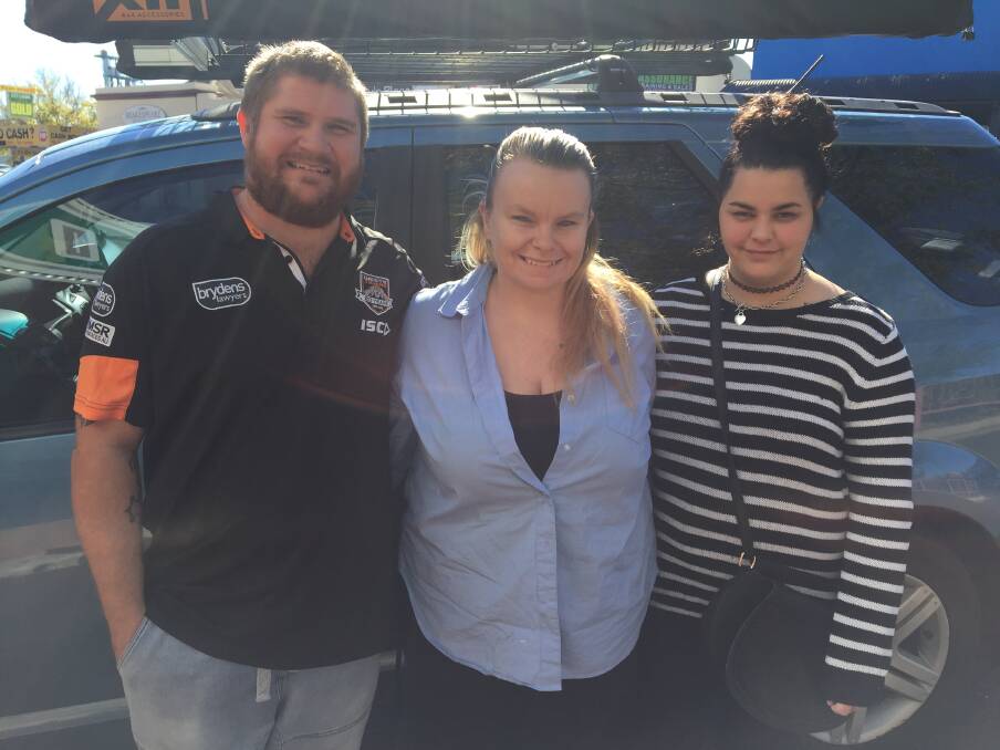COMPASSIONATE COMMUNITY MEMBERS: Brendan and Felicity McNeilly, along with their friend Tahliah Daley, helped a man believed to be homeless in Dubbo.