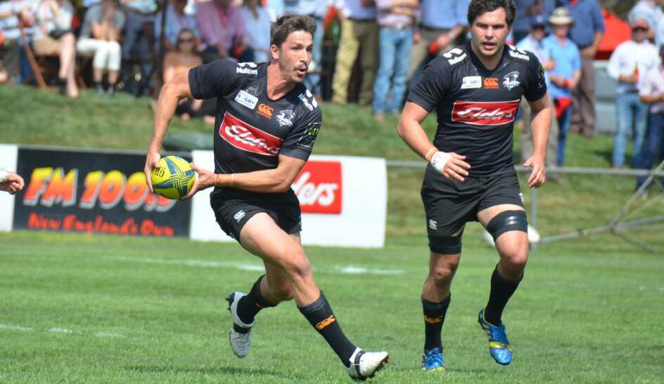 ON THE FLY: Eagles halfback Jake Gordon looks to shoot the ball left during his side's win at Armidale on Saturday. 