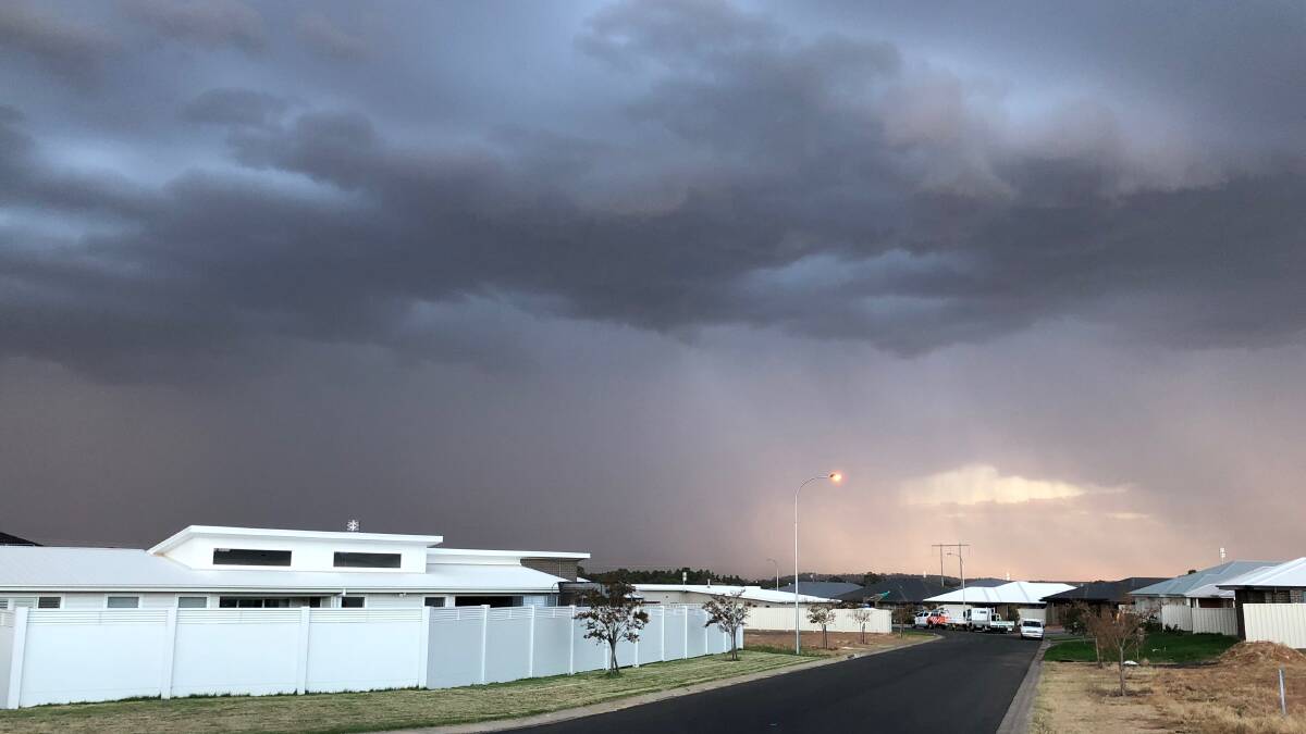 THUNDER ROLLS: Storm clouds converge over South Dubbo on Friday evening. Photo: BEN WALKER