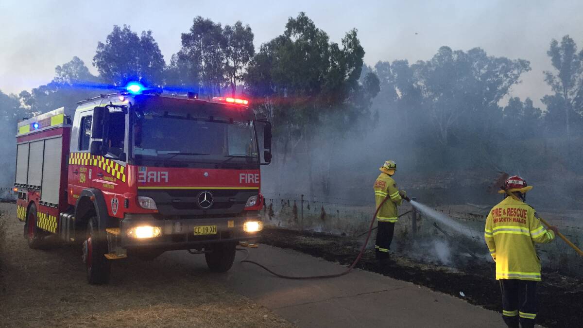 Fire along banks of Macquarie | Video