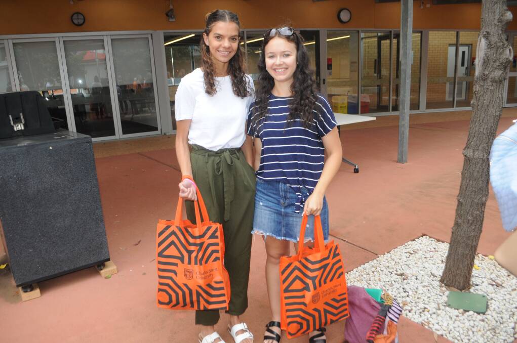 ORIENTATION WEEK: CSU Dubbo welcomes 2021 first year students including Terri-Lee Myrray and Amanda Gough. Photo: TAYLOR DODGE