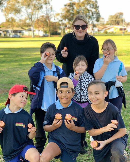 FUNDRAISING: Food at Yours owner Caitlyn Amour shares her delicious cupcakes with Dubbo students. Photo: CONTRIBUTED. 