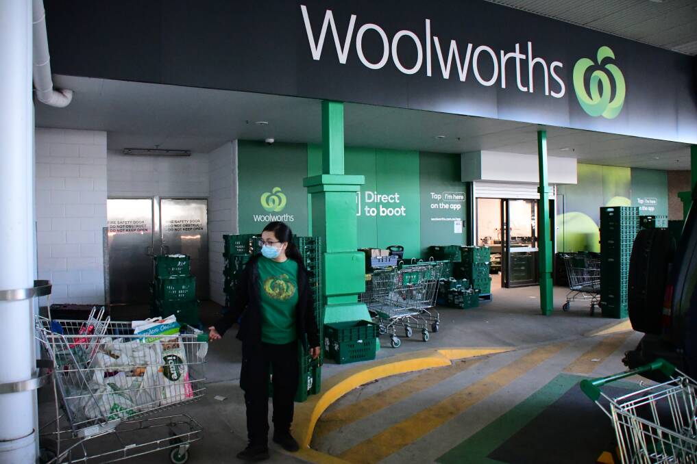 NO CONTACT: Orana Mall Woolworths also offers boot to car service. Photo: BELINDA SOOLE. 