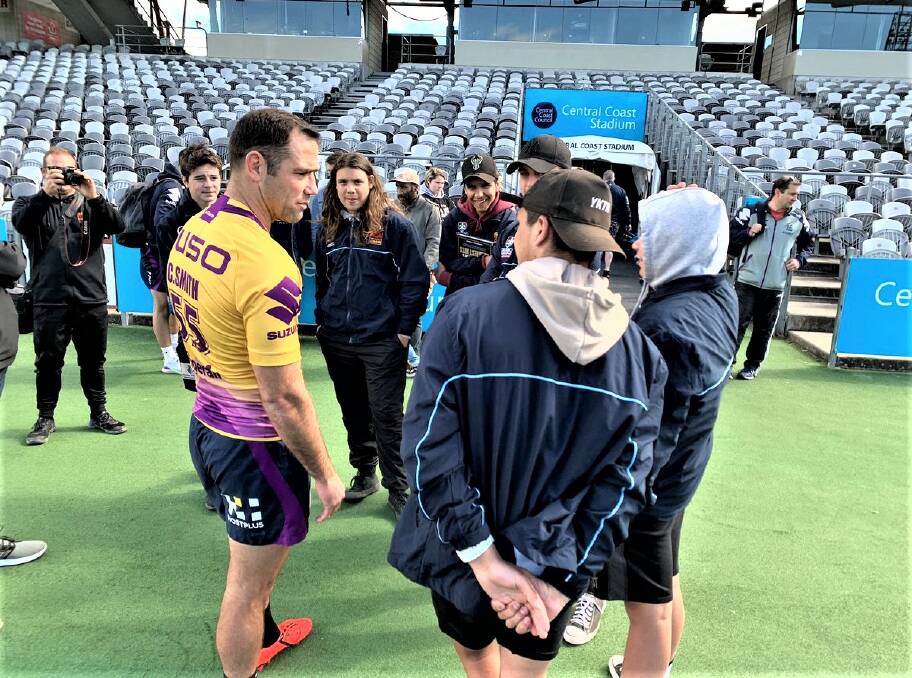 EXPERIENCE OF A LIFETIME: Cam Smith with Dubbo College students. Photo: CAMSMITHTWITTER.