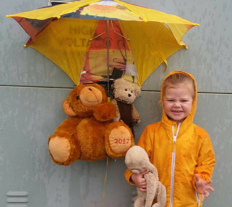 BEAR HUNT: Lucy Horn searches for teddies in Dubbo with her nannie. Photo: CONTRIBUTED.