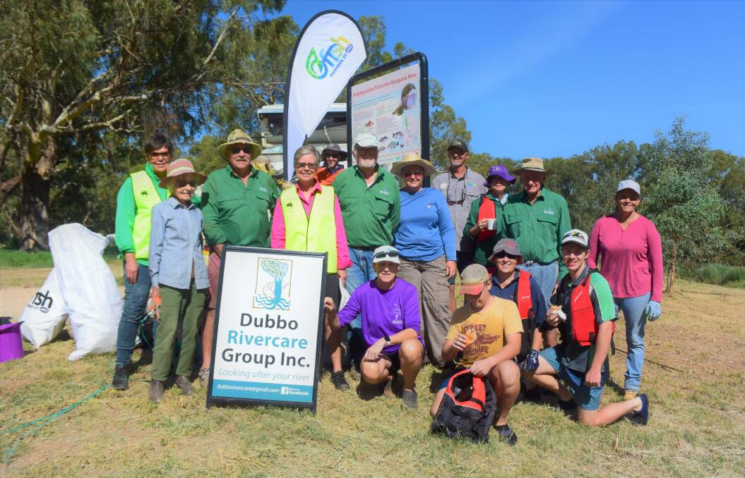 TIME TO CLEAN: Dubbo Rivercare Group Inc gets into the spirit of Clean Up Australia Day. Photo: TAYLOR DODGE.