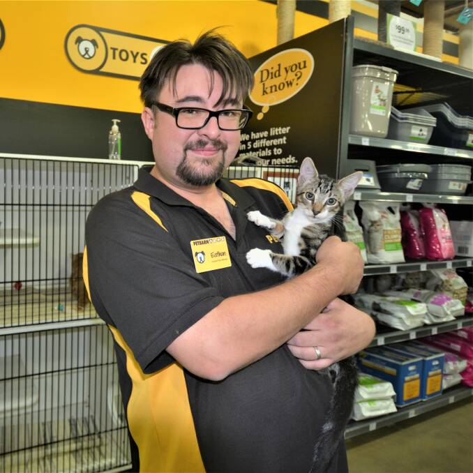 FEE'S DROPPED: Dubbo Petbarn manager Eathan Dawson with Zeus. Photo: TAYLOR DODGE. 