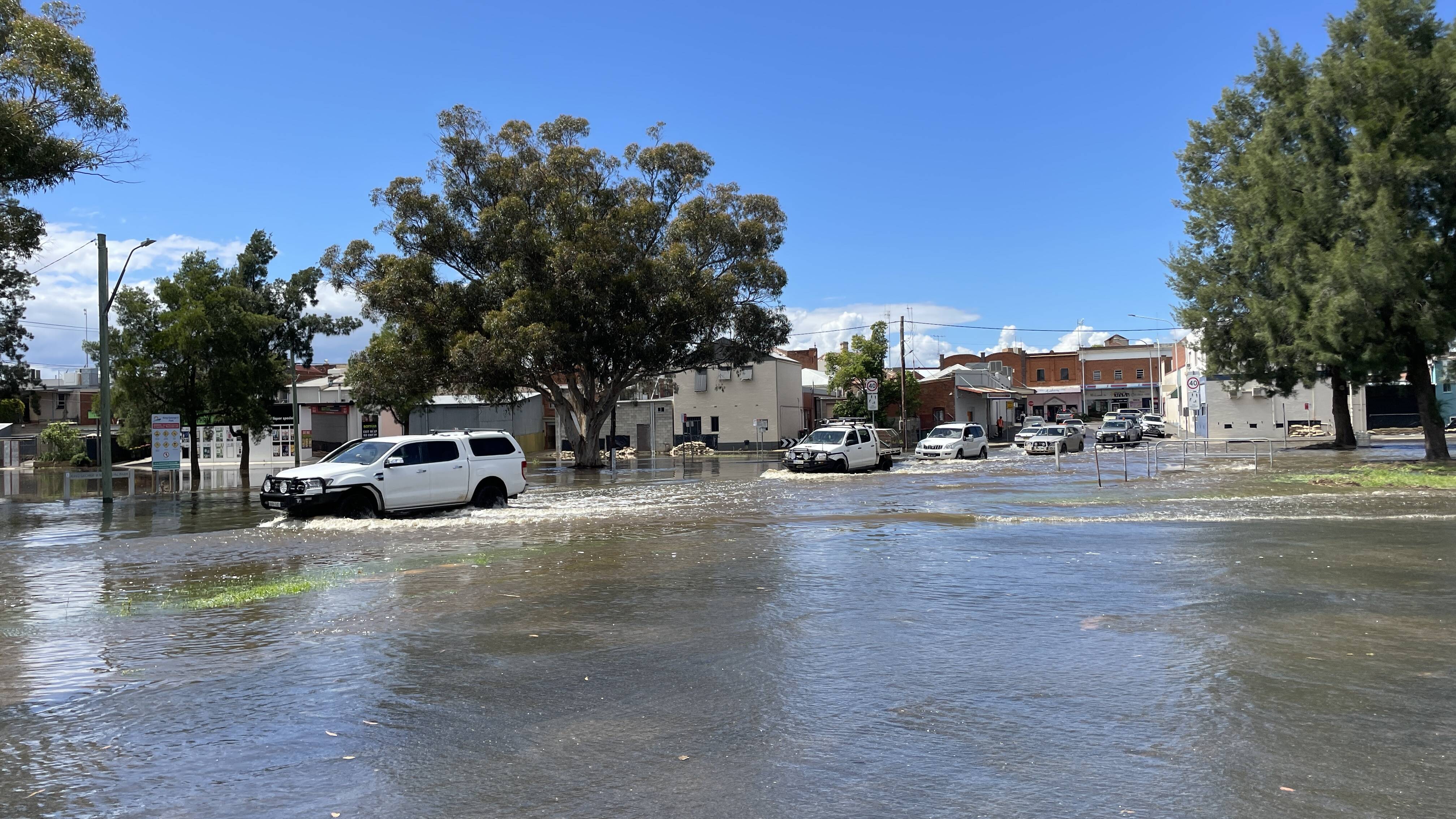 Forbes Floods 2022 Flood level increases, Battye Street now closed Daily Liberal Dubbo,