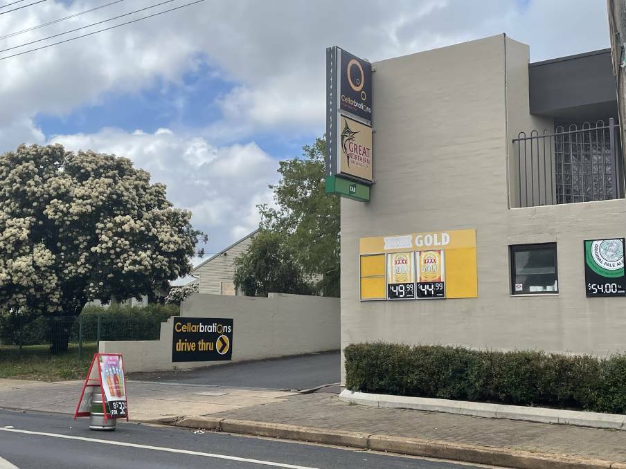 After refusing to leave the South Dubbo Taven for being intoxicated and unruly, Tye Charters then walked near the drive-through bottle shop and began to urinate. Photo: FILE