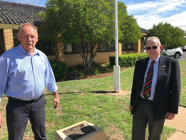 Narromine Shire mayor Craig Davies and Narromine RSL subbranch president Neil Richardson at the unveiling of the plaque. Photo: CONTRIBUTED