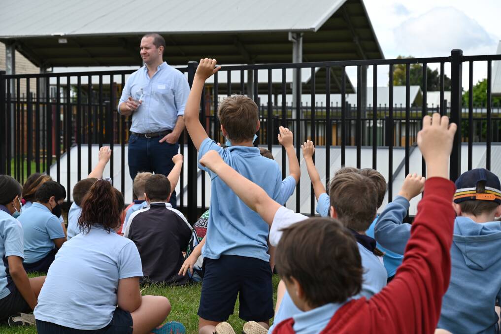 On Friday, SOURCE Business development director Hamish Thompson and market development director Alex Polson were at Narromine Public School. Photo: CONTRIBUTED