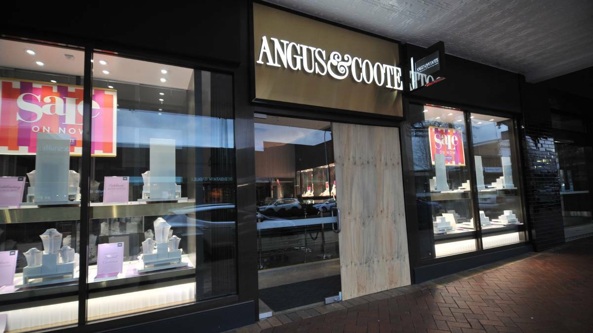 TARGETED: The Angus and Coote store in Orange was the subject of a robbery on Saturday July 4. Photo: CARLA FREEDMAN