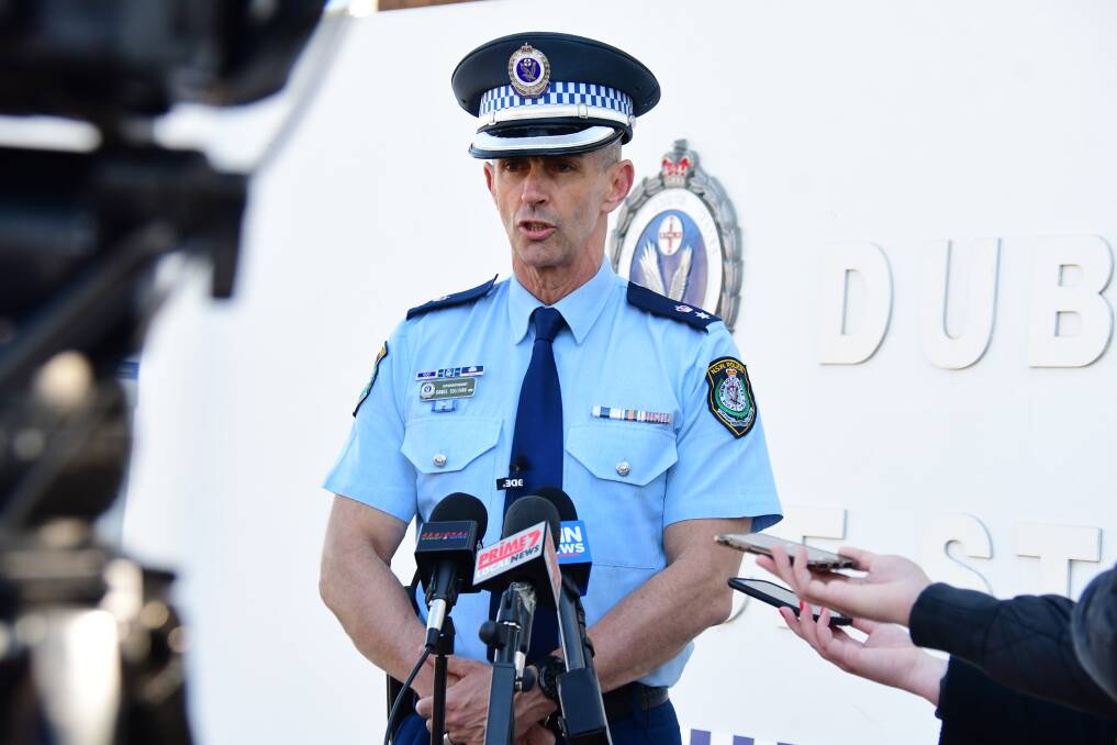 Orana Mid-Western Police District commander, Superintendent Daniel Sullivan addressing the media after a man died following a shooting in Wellington. Photo: BELINDA SOOLE