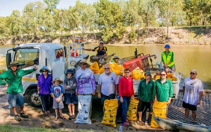 Clean up: Dubbo Macquarie River Bushcare Group at a recent Clean Up Australia Day. "It still concerns me to see rubbish in the river," Healthy River Ambassador Melissa Gray said. Photo: Julie Miller.