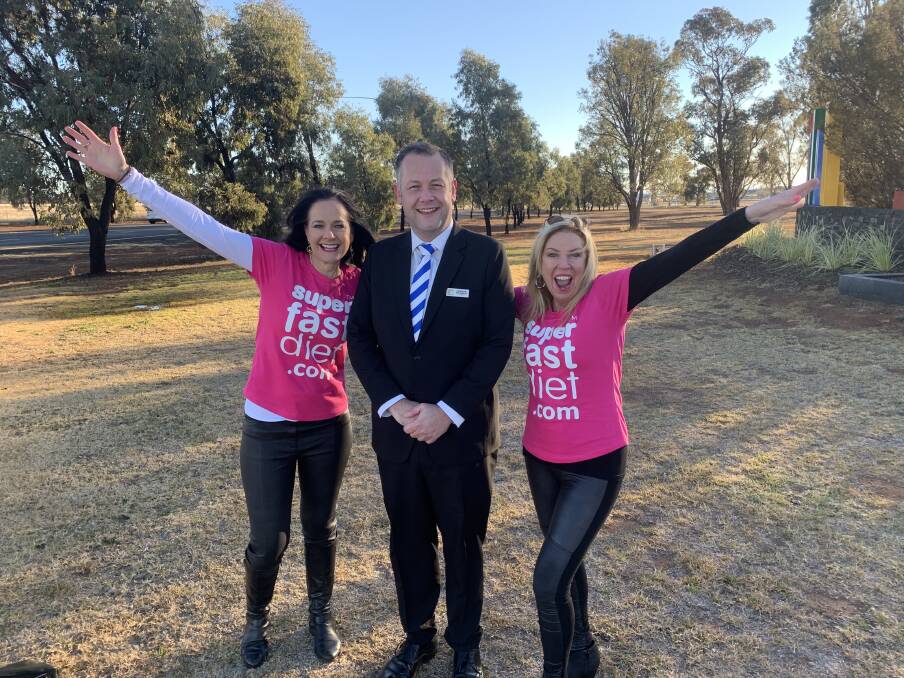 LET'S LOSE WEIGHT TOGETHER: Super fast diet's Victoria Black and Genevieve Davidson with mayor Ben Shields. 
