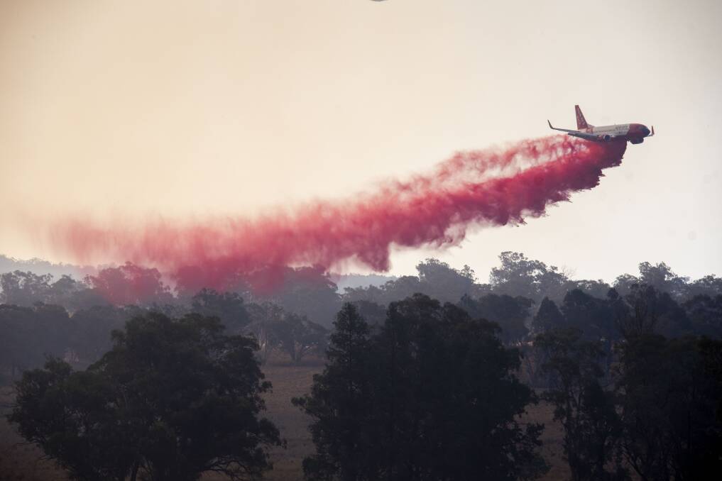An RFS large air tanker drops fire retardant on the fire heading towards Toongi on Monday afternoon. Picture by Belinda Soole
