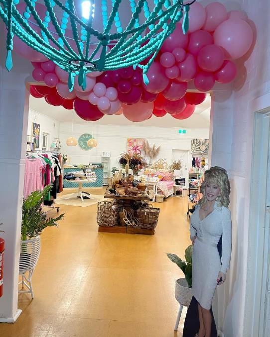 Local clothing boutique in Narromine, Ollie & I, gets into the spirit of the event with a Dolly display in their shopfront.
