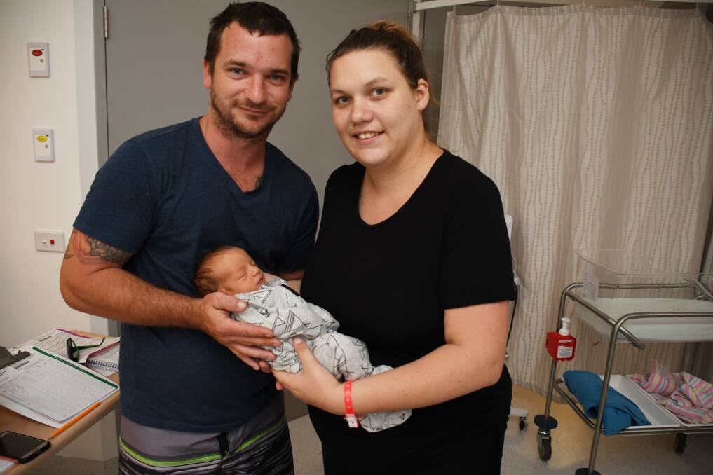 FIRST BABY: Tim and Tory White hold their newborn son Nash who is the first baby to be born at Dubbo Hospital in 2019. Photo: BELINDA SOOLE